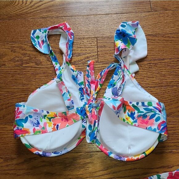Floral Underwire Ruffle Plus Size Bikini - Picture 8 of 11